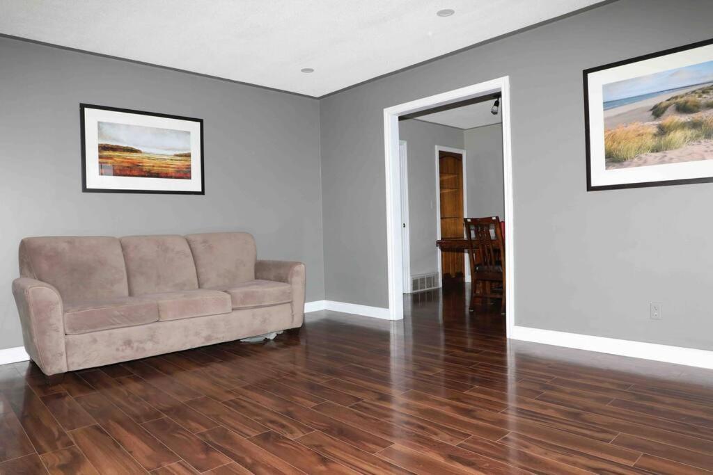 Bowmanville Event Place Екстер'єр фото