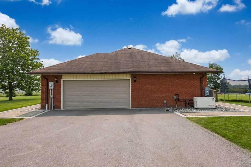 Bowmanville Event Place Екстер'єр фото